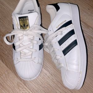 Adidas Original Superstar Black & White Men Size: 6.5/ Women Size: 8.5!!! 🔥